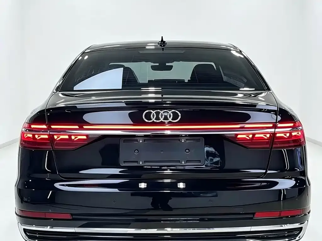 Audi A8 — фото 4