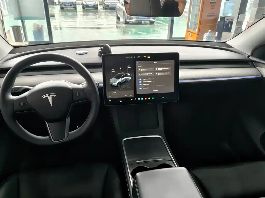 Tesla Model Y — фото 4