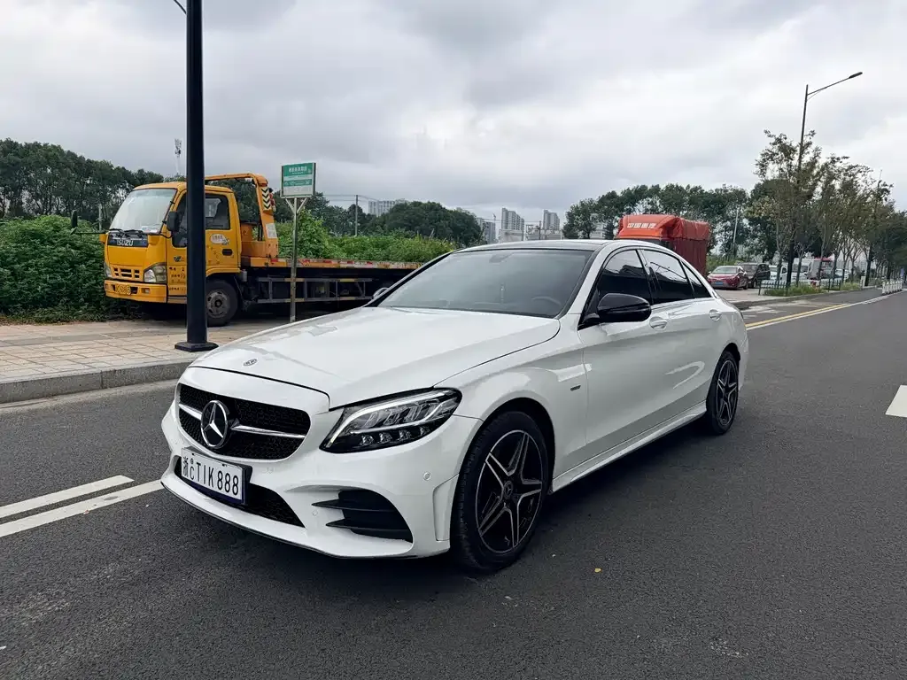 Mercedes-Benz C-Class — фото 1