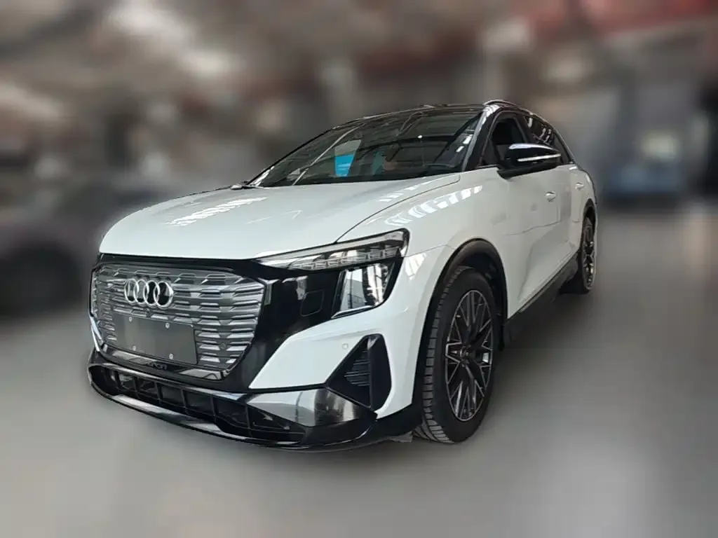 Audi Q5 e-tron — фото 1