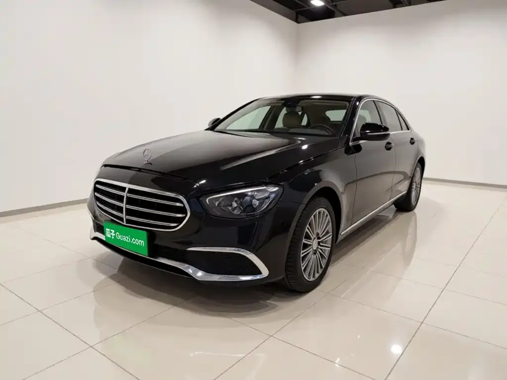 Mercedes-Benz E-Class — фото 1