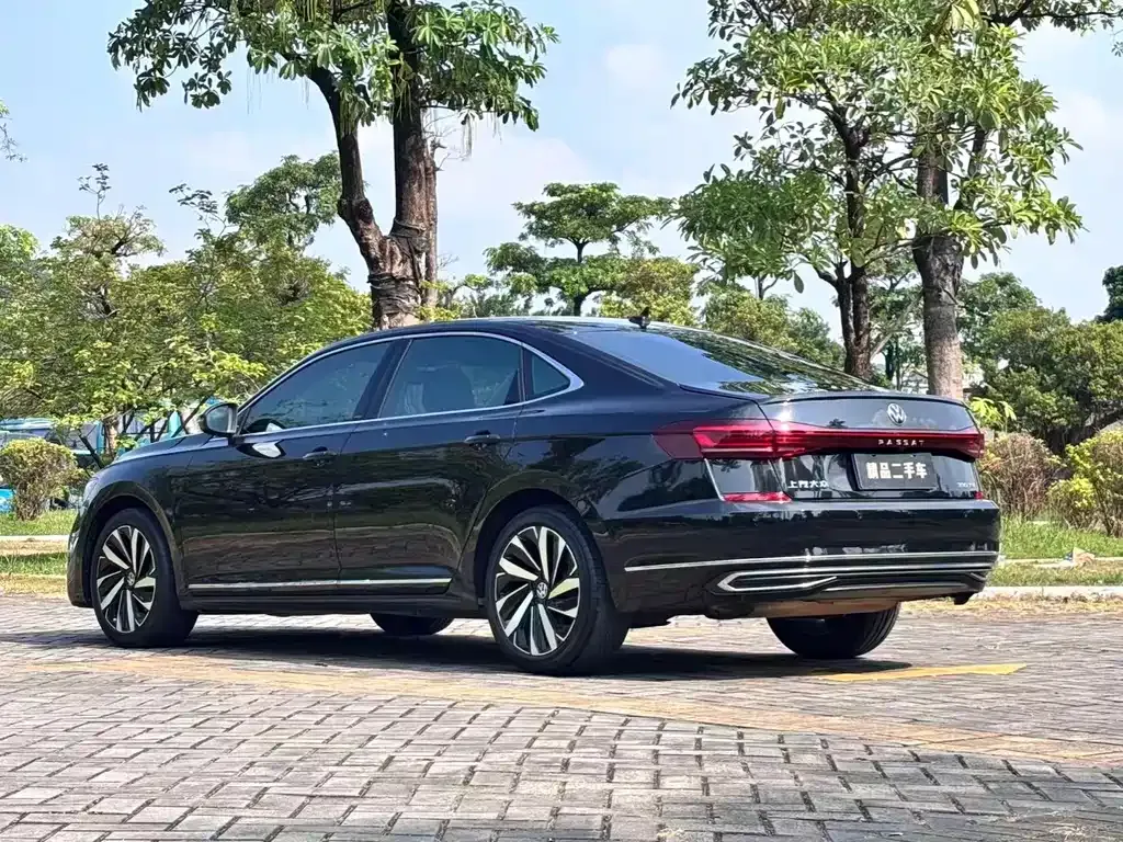 Volkswagen Passat — фото 10