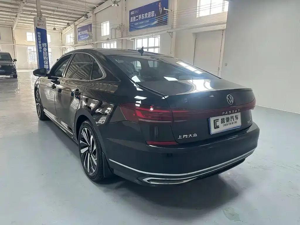 Volkswagen Passat — фото 10