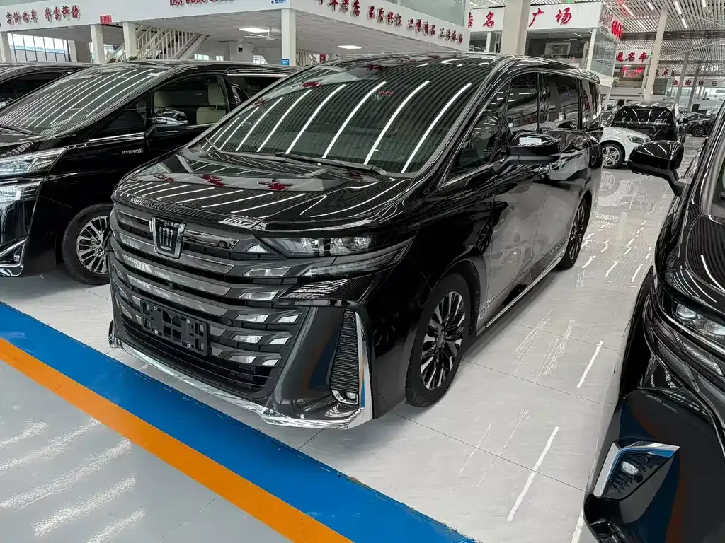 Toyota Vellfire — фото 1