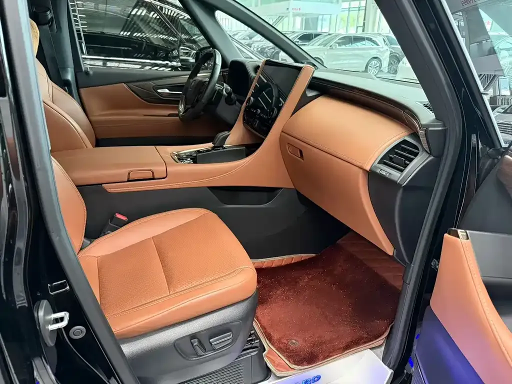 Toyota Vellfire — фото 2