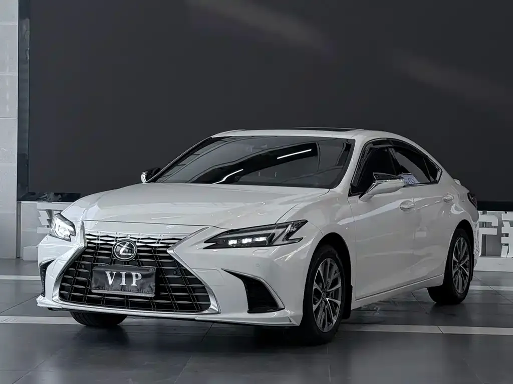 Lexus ES — фото 1