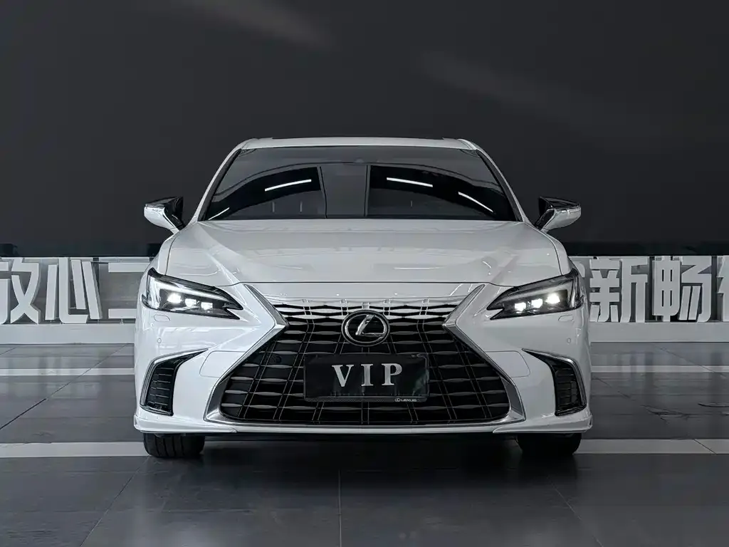 Lexus ES — фото 5