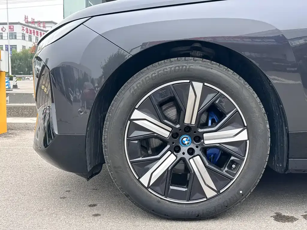 BMW iX — фото 8