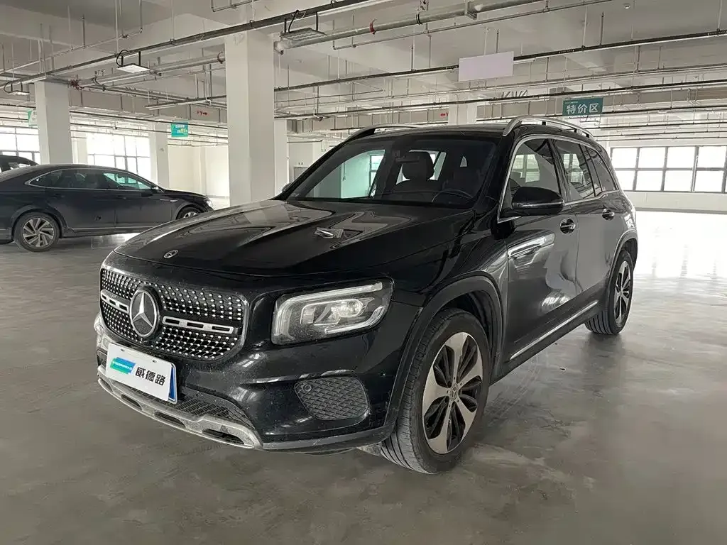 Mercedes-Benz GLB — фото 1