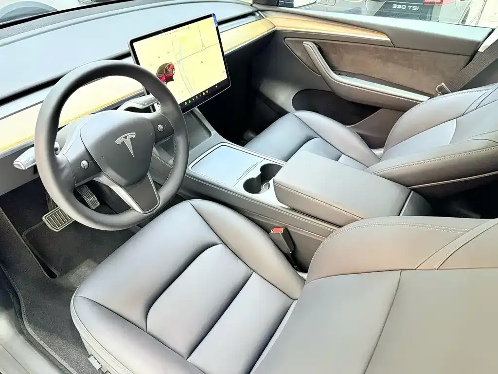 Tesla Model Y — фото 8