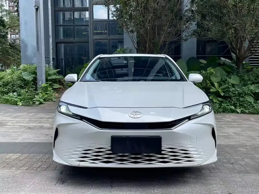 Toyota Camry — фото 5