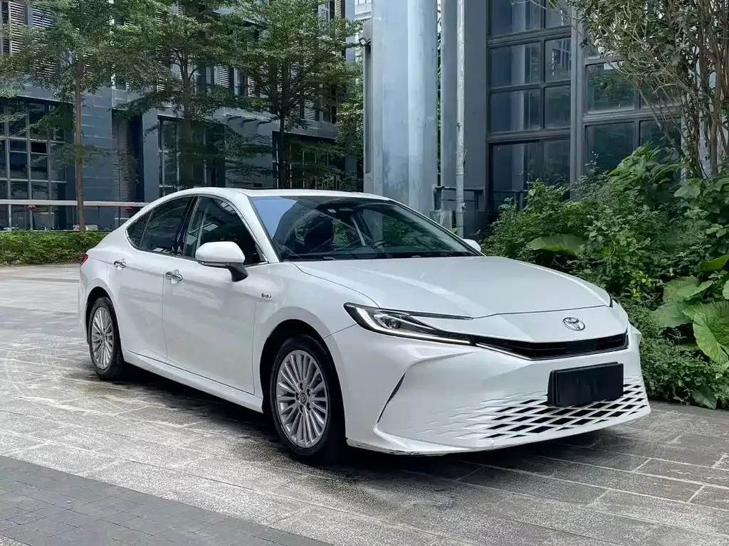 Toyota Camry — фото 2