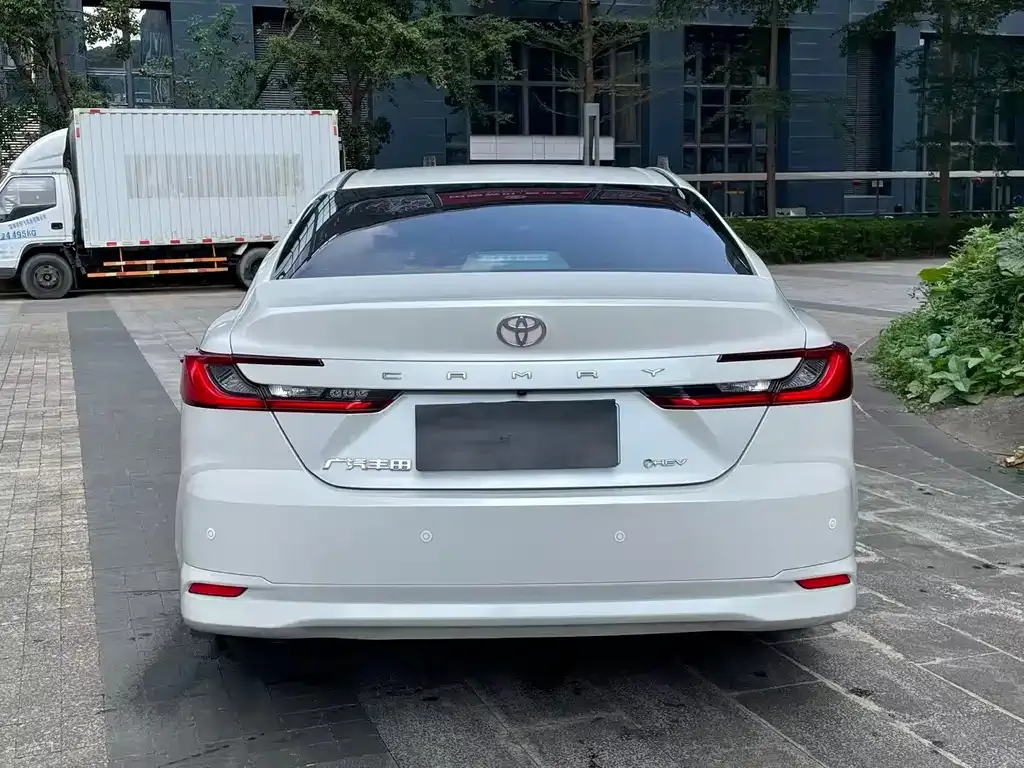 Toyota Camry — фото 7