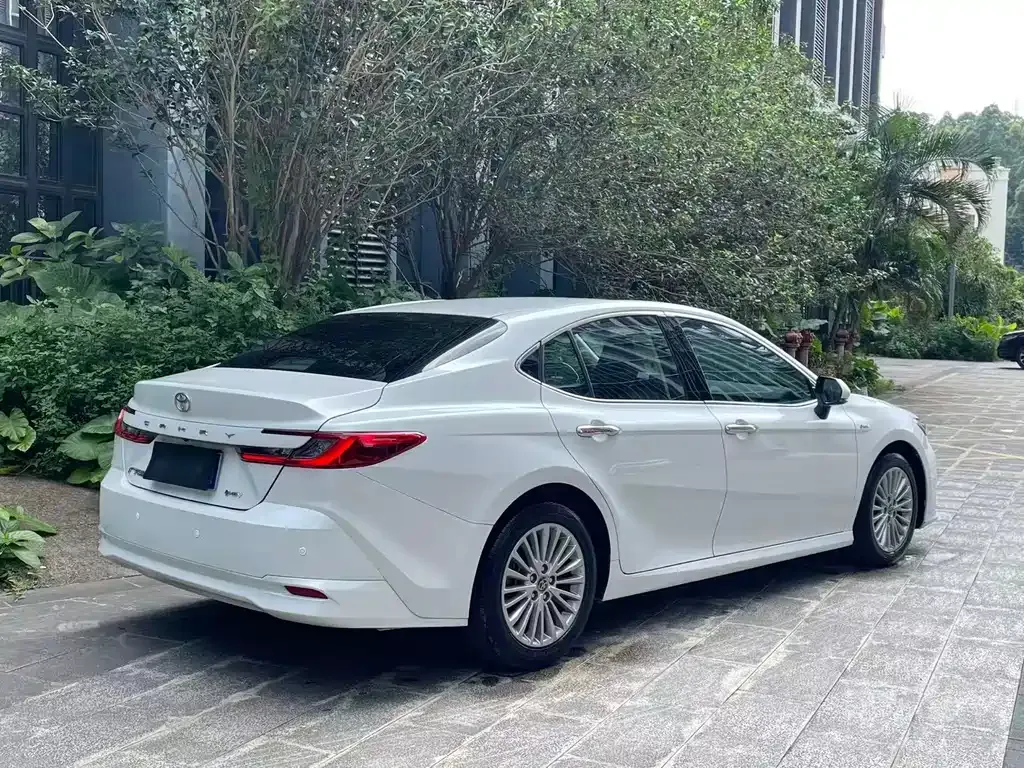 Toyota Camry — фото 3