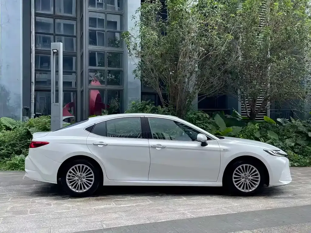 Toyota Camry — фото 6