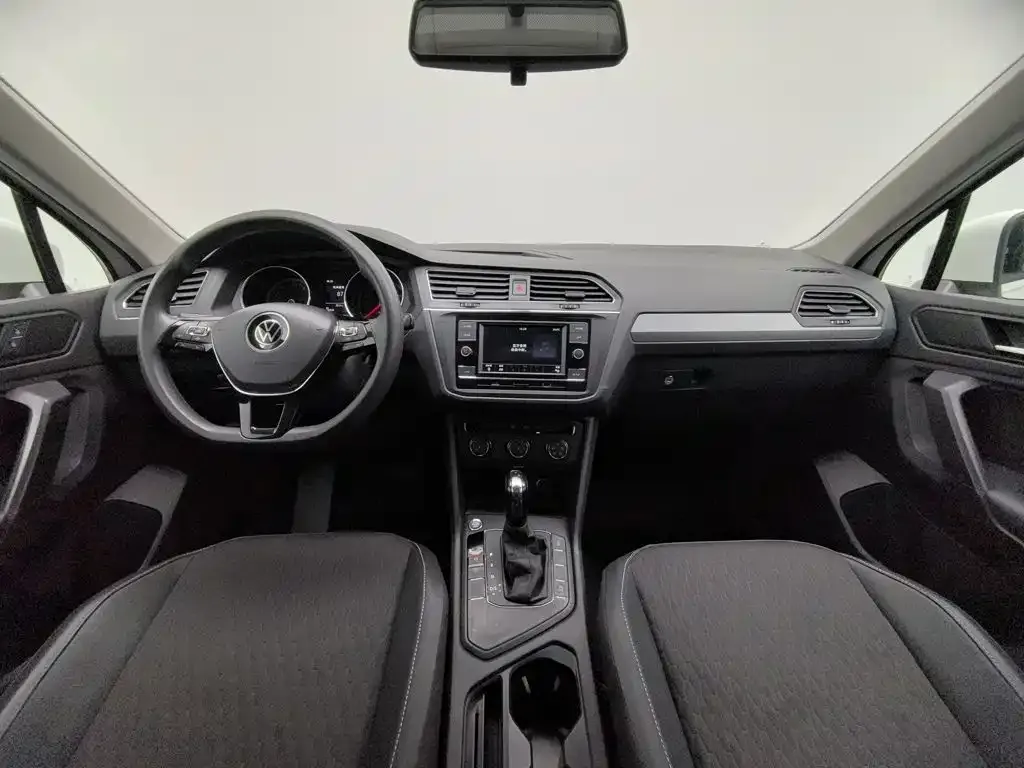 Volkswagen Tiguan L — фото 4