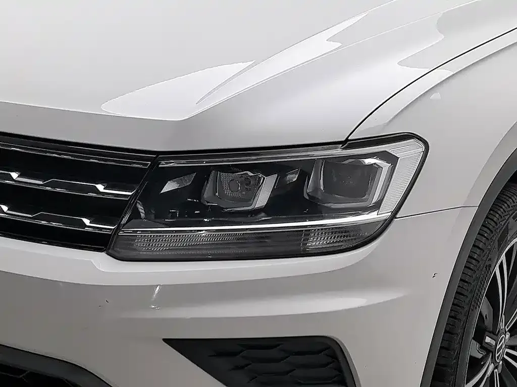 Volkswagen Tiguan L — фото 8