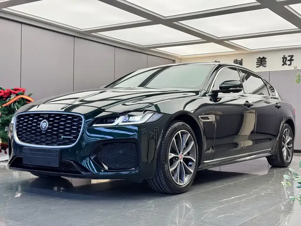 Jaguar XFL — фото 1