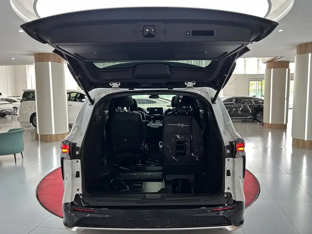 Toyota Granvia — фото 4
