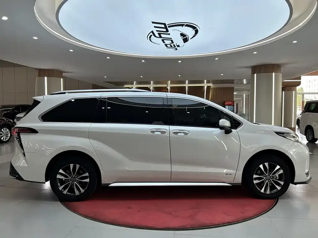 Toyota Granvia — фото 3