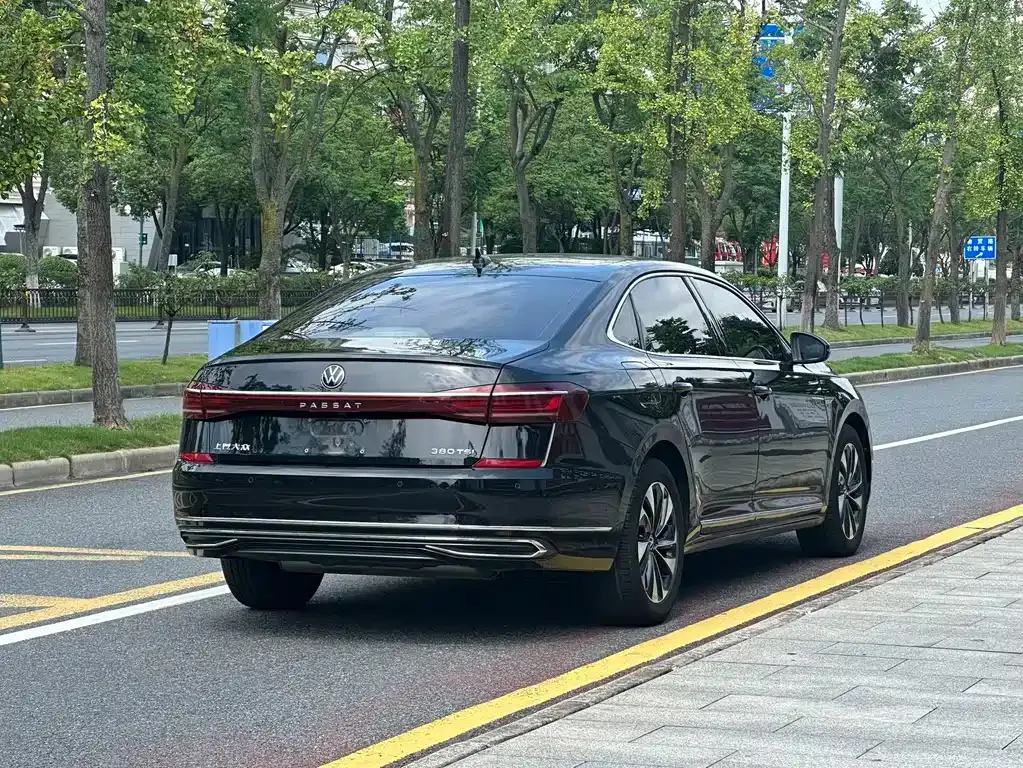 Volkswagen Passat — фото 9