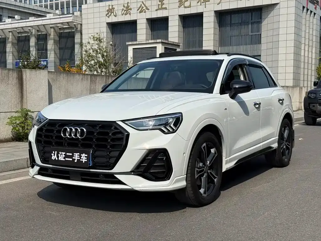 Audi Q3 — фото 1