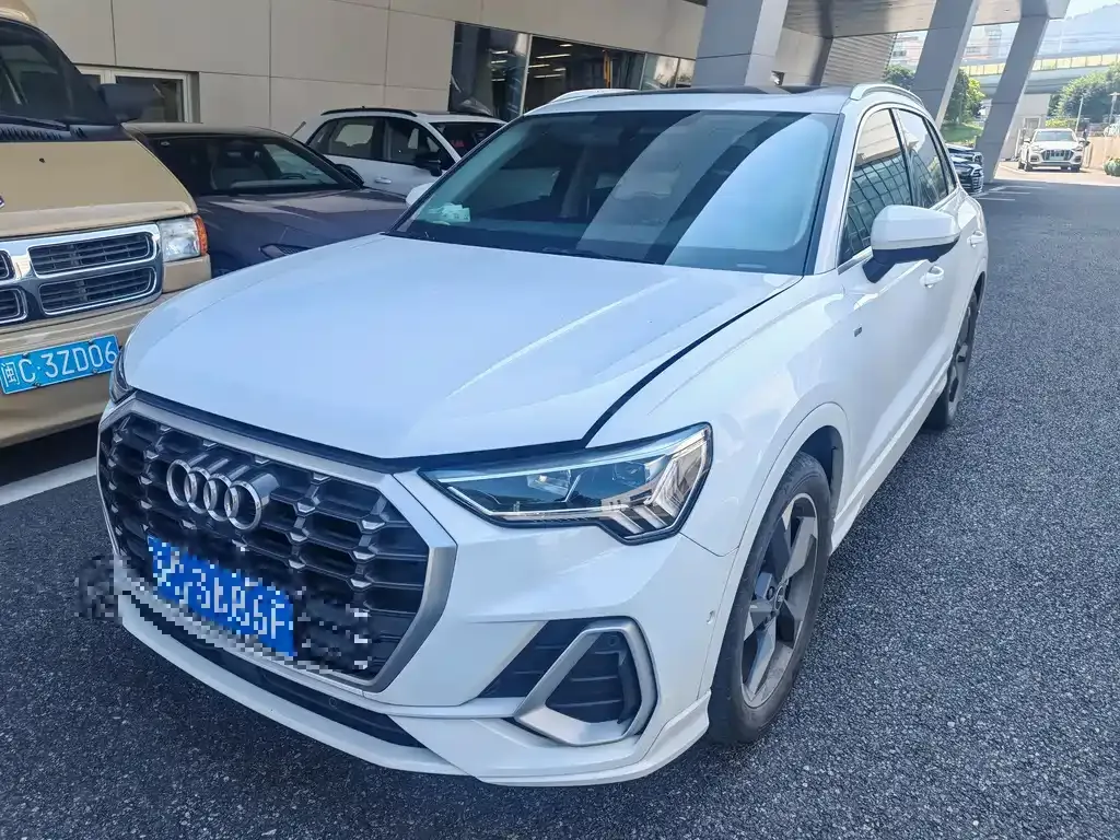 Audi Q3 — фото 1
