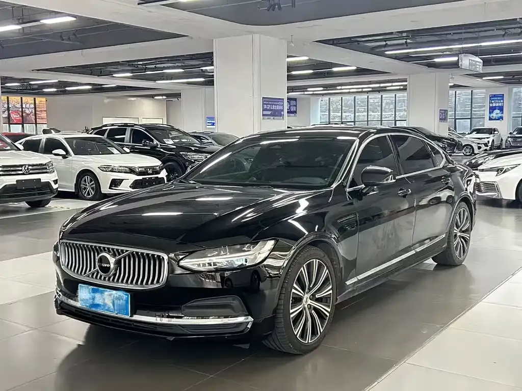 Volvo S90 — фото 1