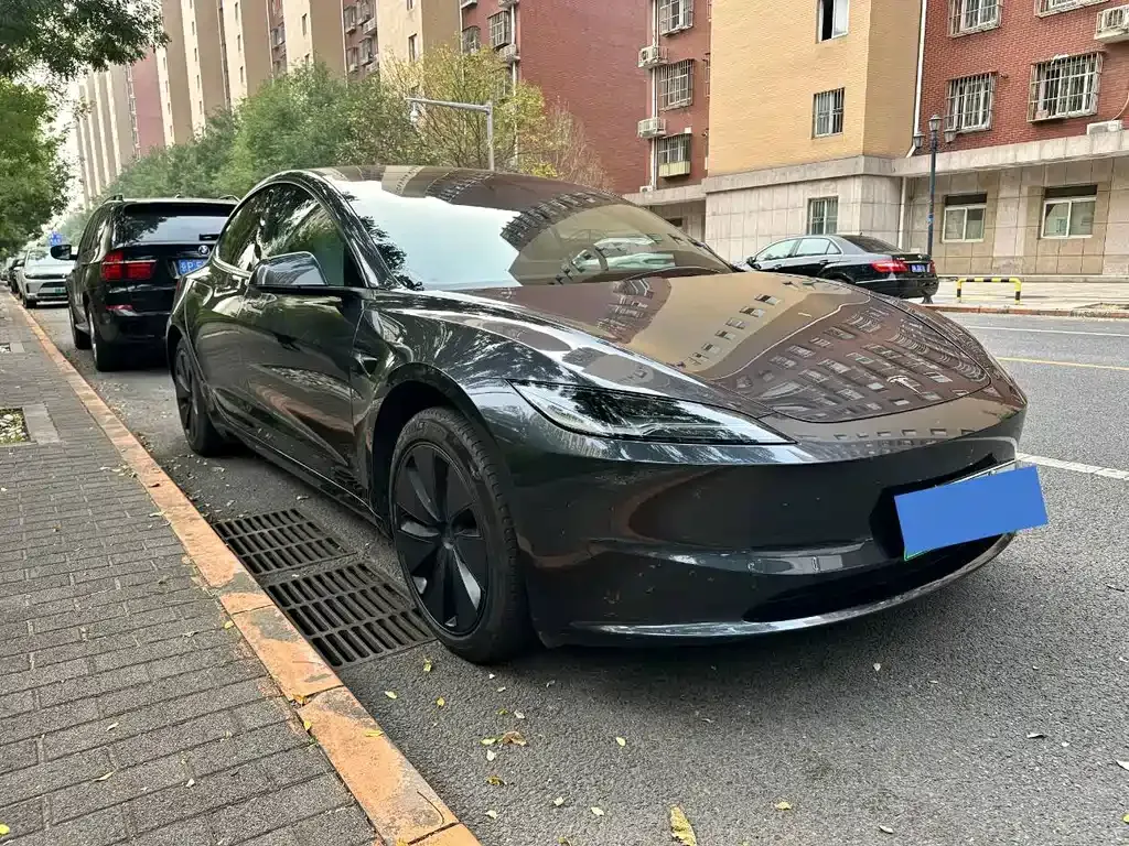 Tesla Model 3 — фото 1