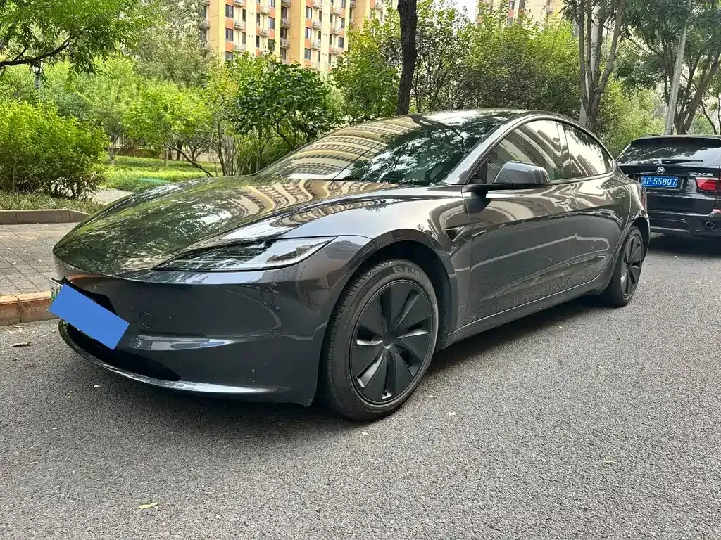 Tesla Model 3 — фото 10