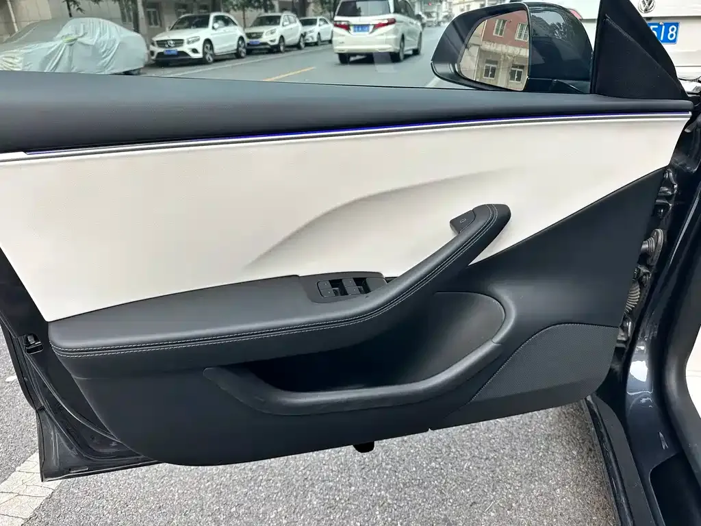 Tesla Model 3 — фото 6