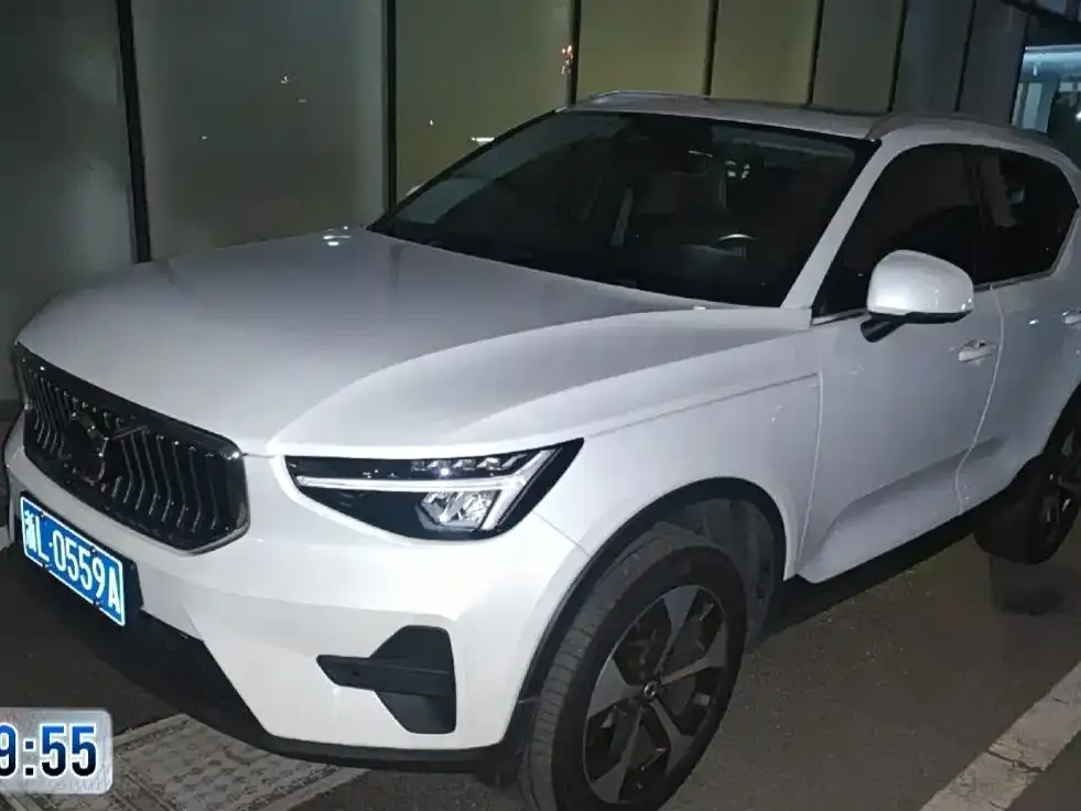 Volvo XC40 — фото 1