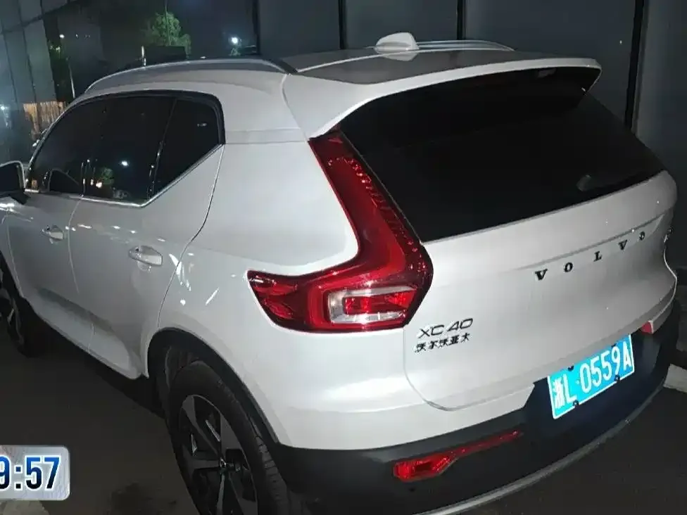 Volvo XC40 — фото 3