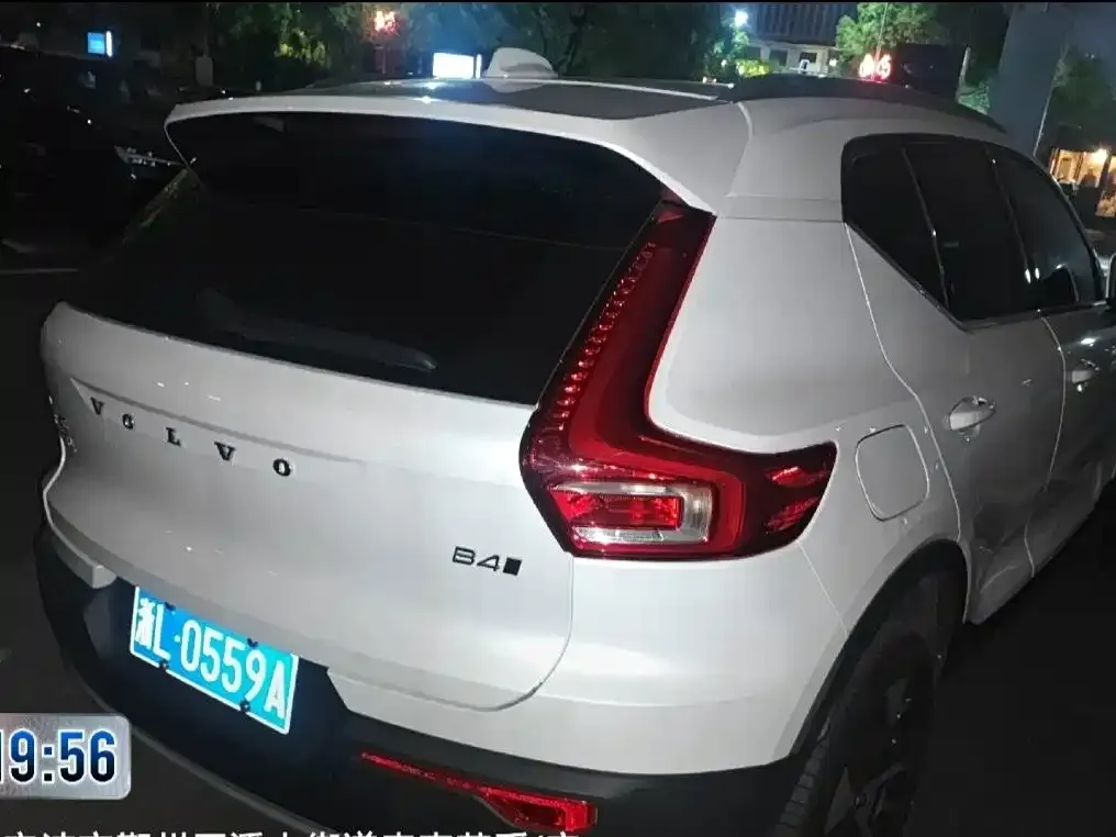 Volvo XC40 — фото 2