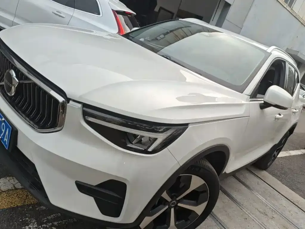 Volvo XC40 — фото 4