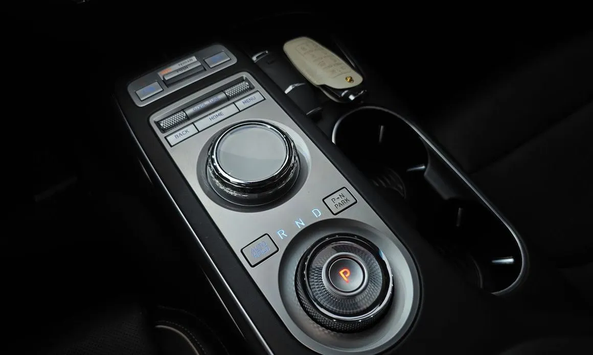 Genesis GV70 — фото 2