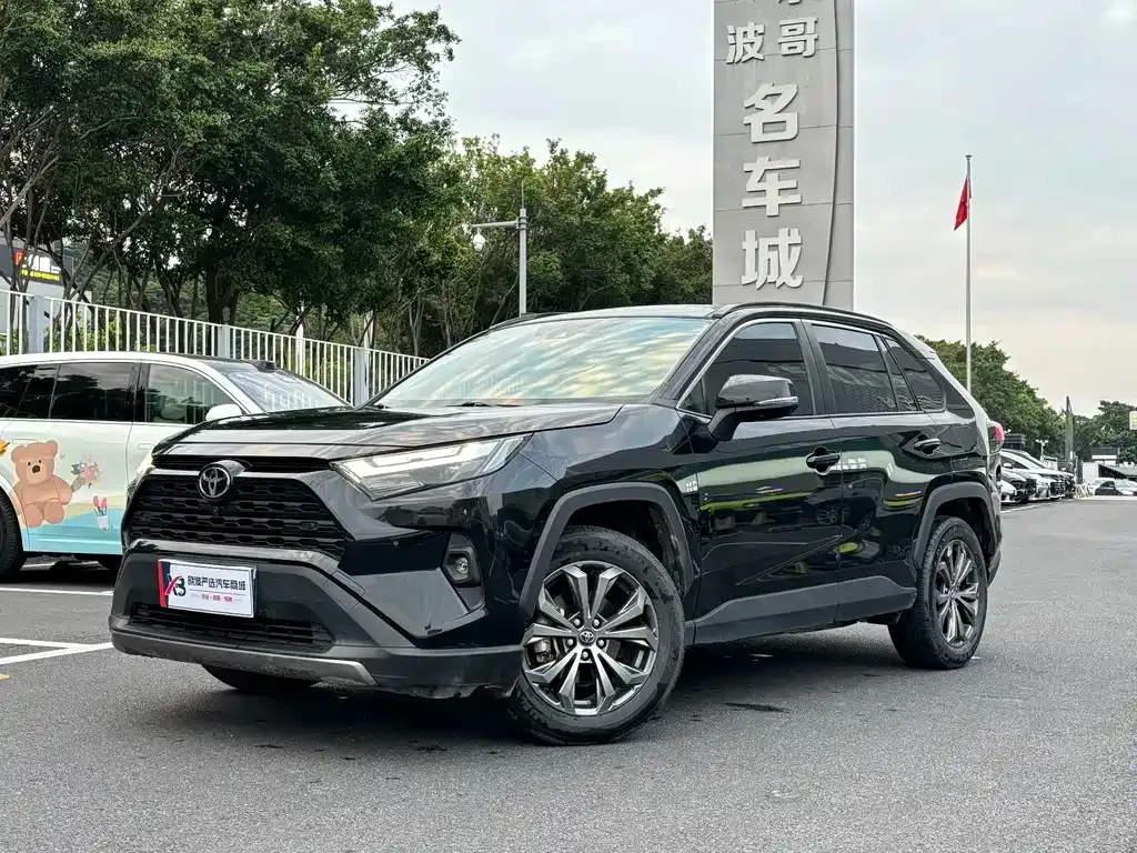 Toyota RAV4 — фото 1