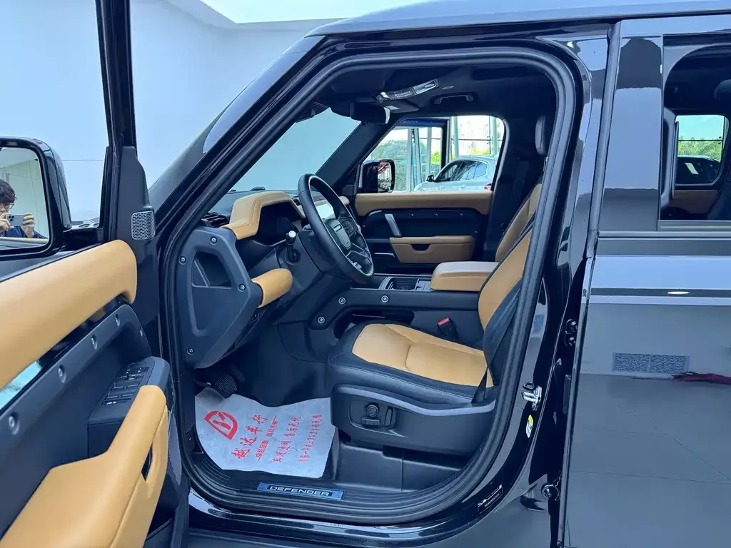 Land Rover Defender — фото 10
