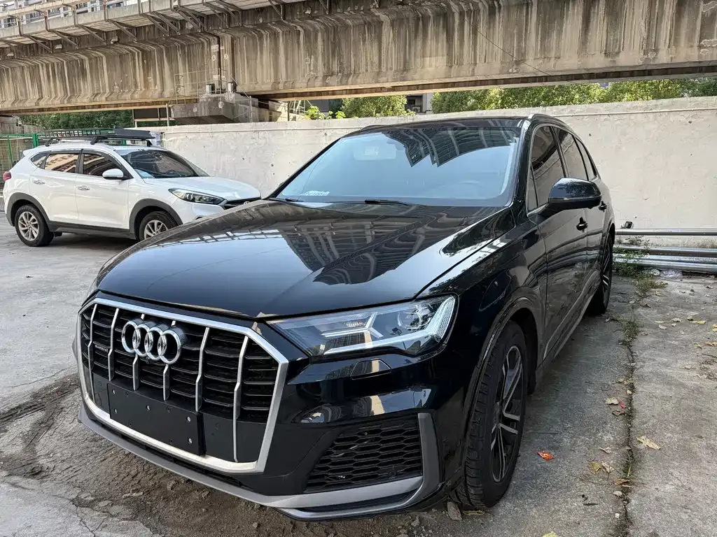 Audi Q7 — фото 1