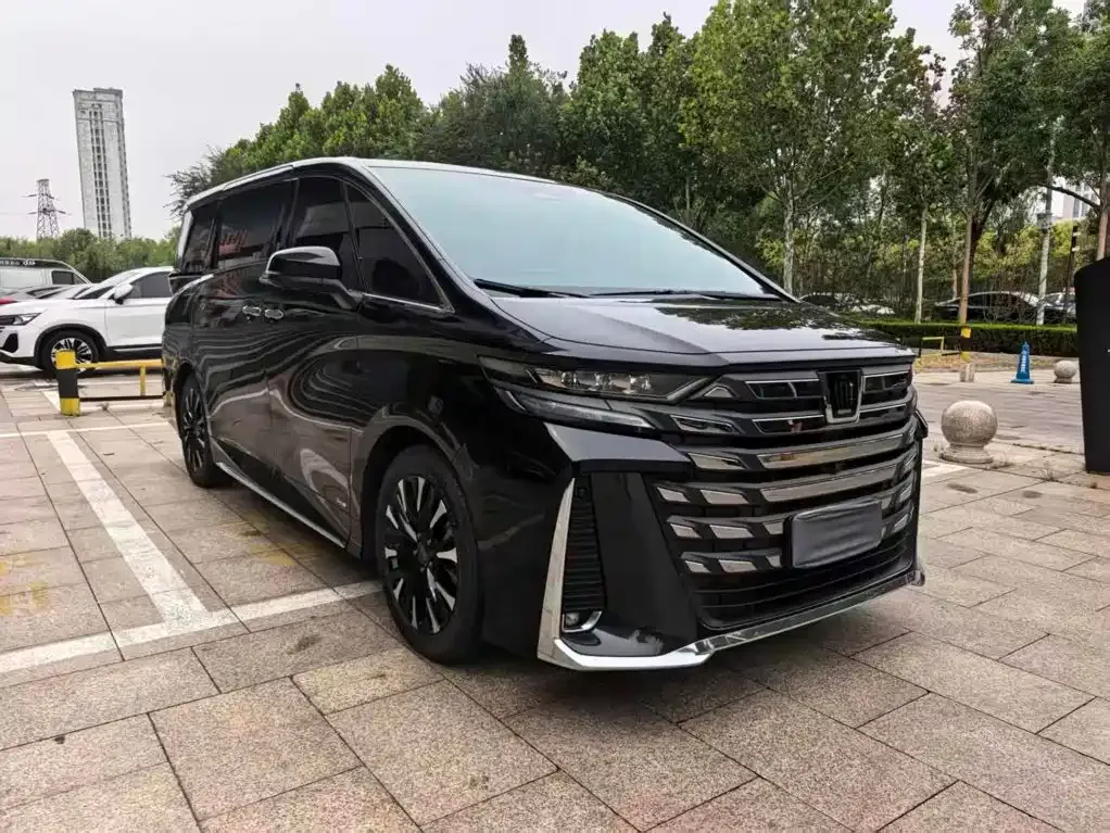 Toyota Vellfire — фото 1
