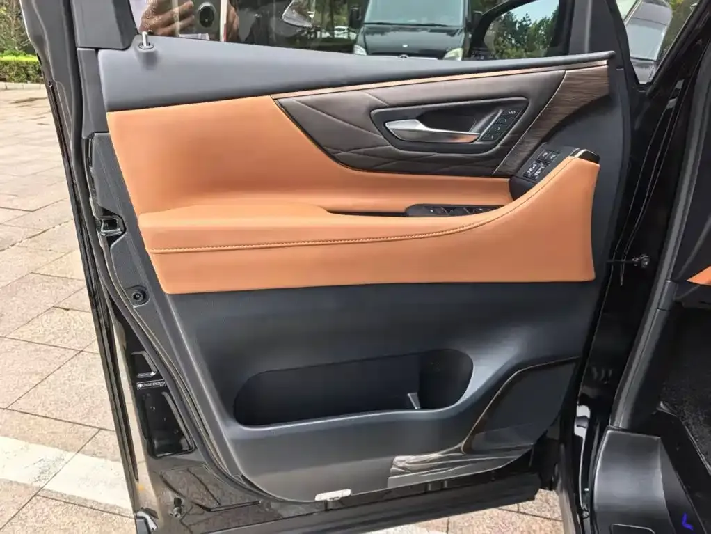 Toyota Vellfire — фото 6