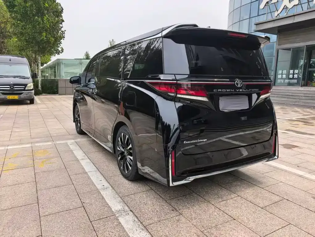 Toyota Vellfire — фото 10