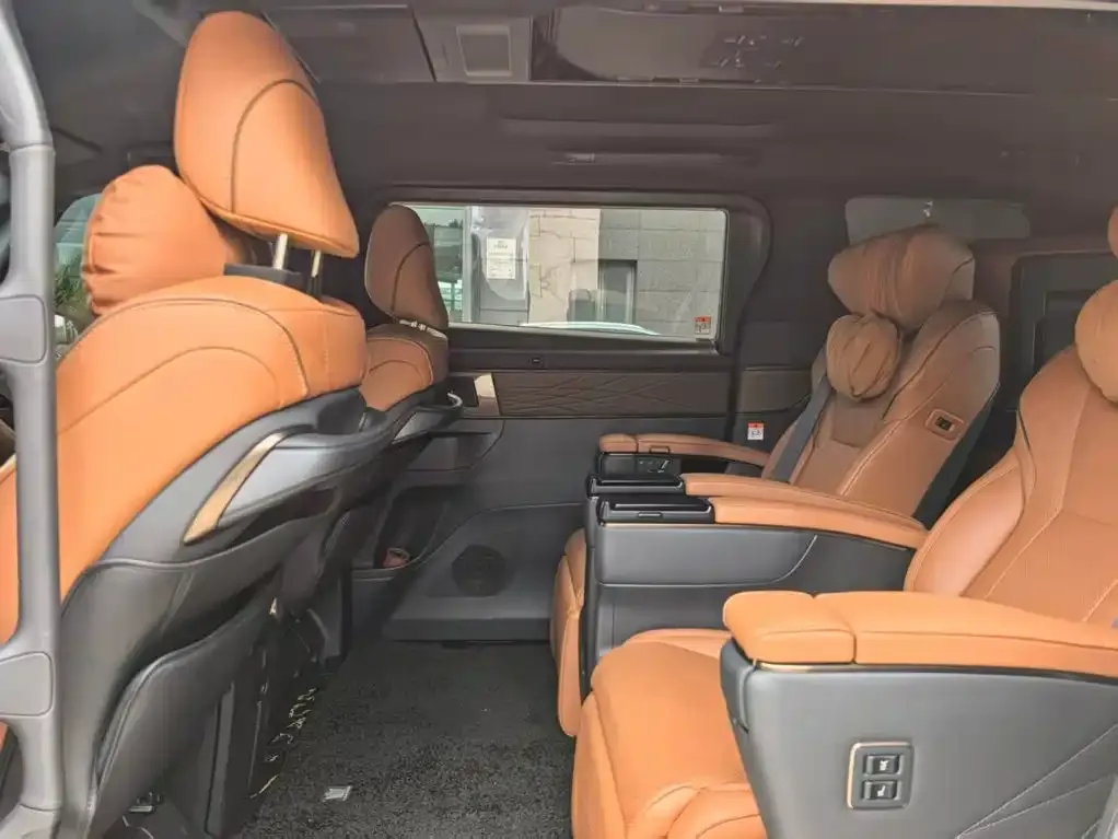 Toyota Vellfire — фото 2