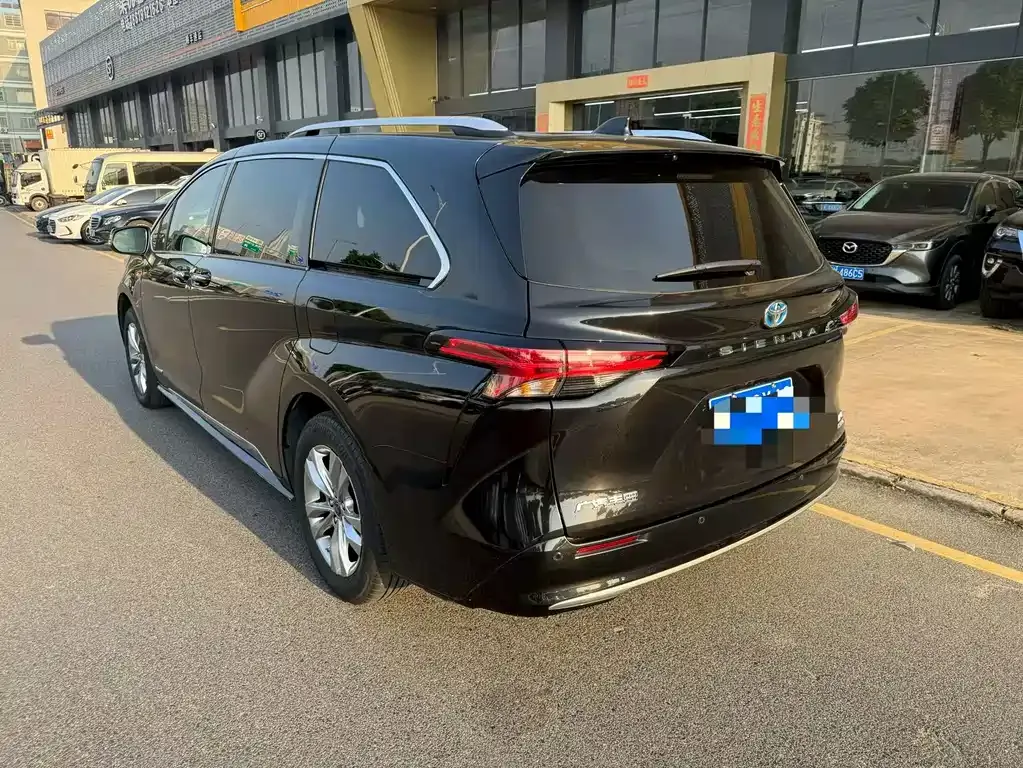 Toyota Sienna — фото 8
