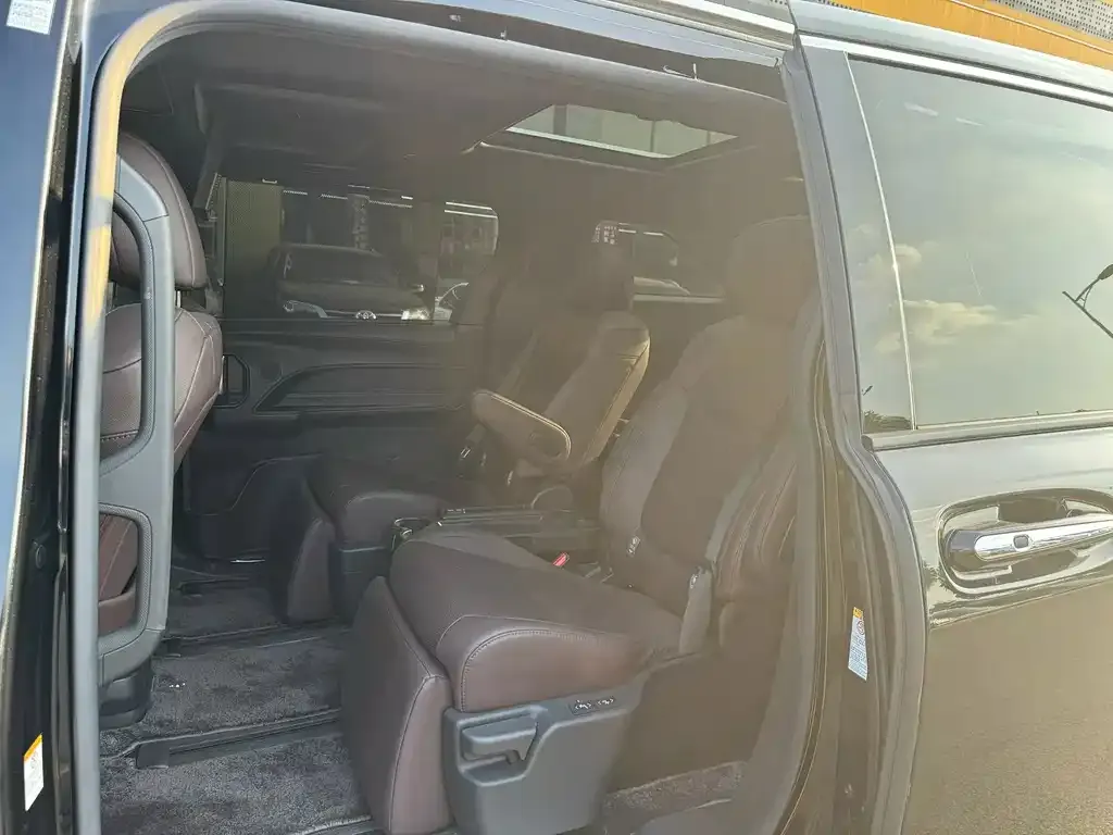 Toyota Sienna — фото 2