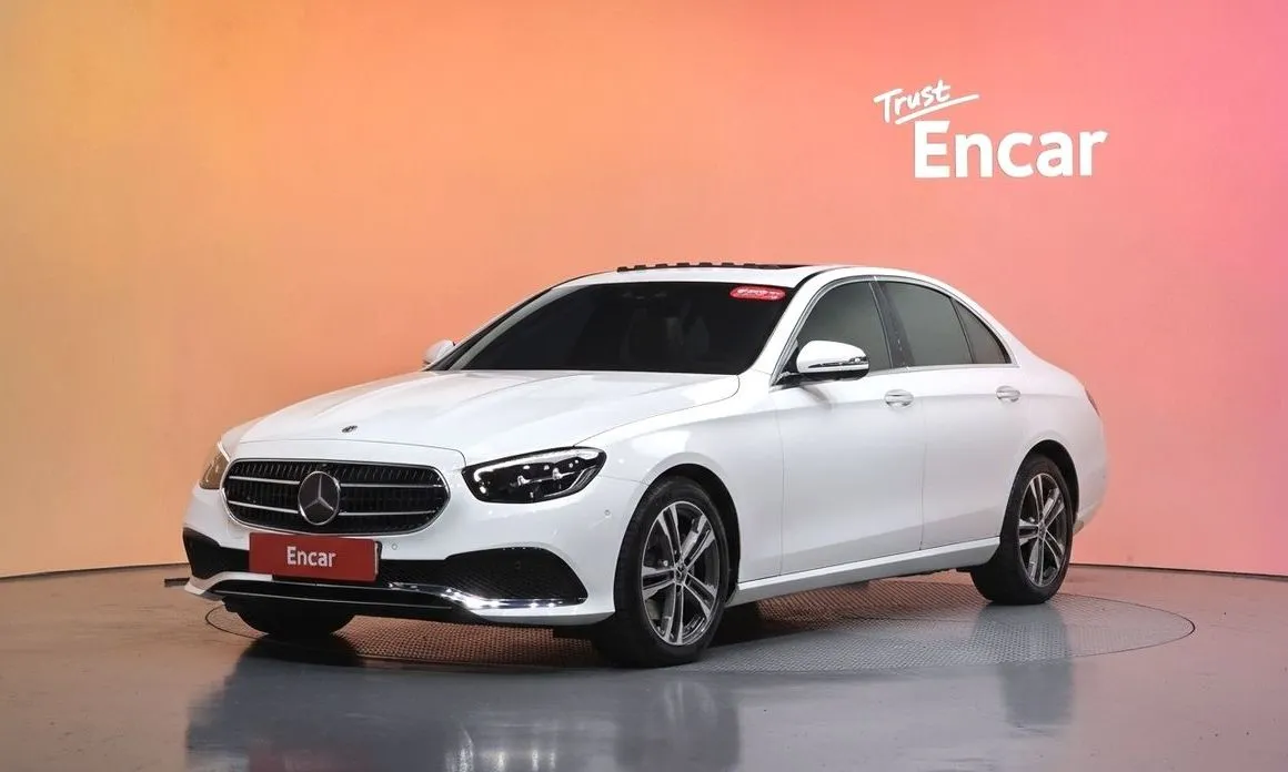Mercedes-Benz E-Class — фото 1