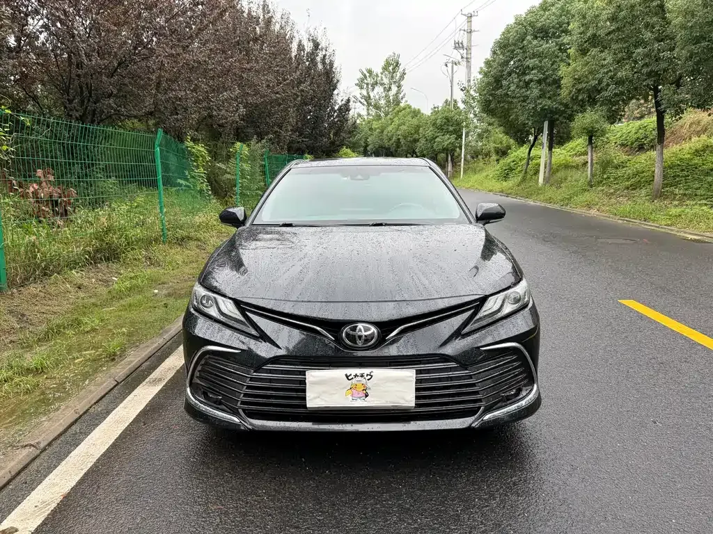 Toyota Camry — фото 10