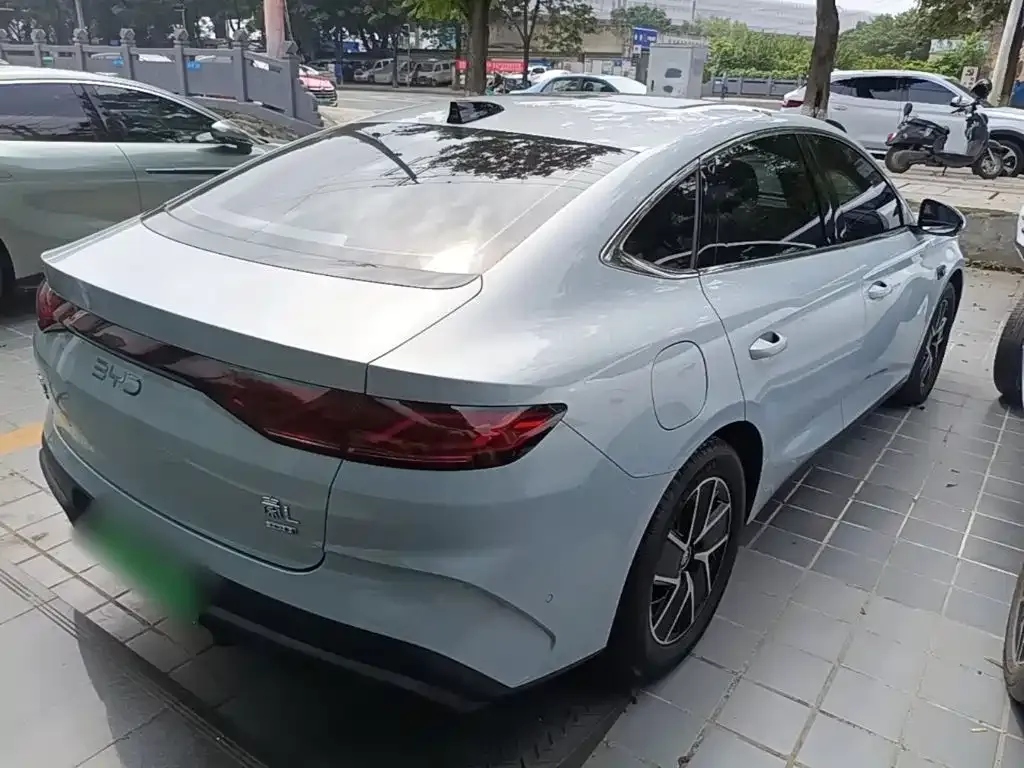 BYD Qin L — фото 8