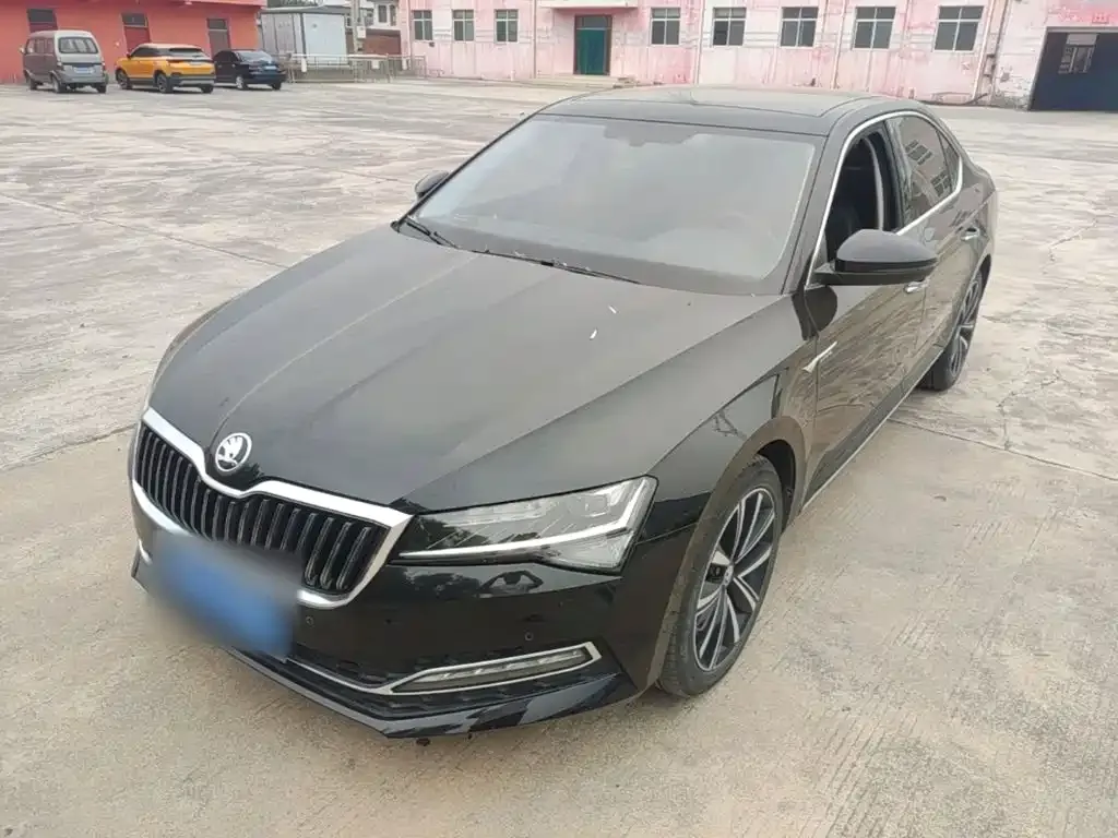 Skoda Superb — фото 1