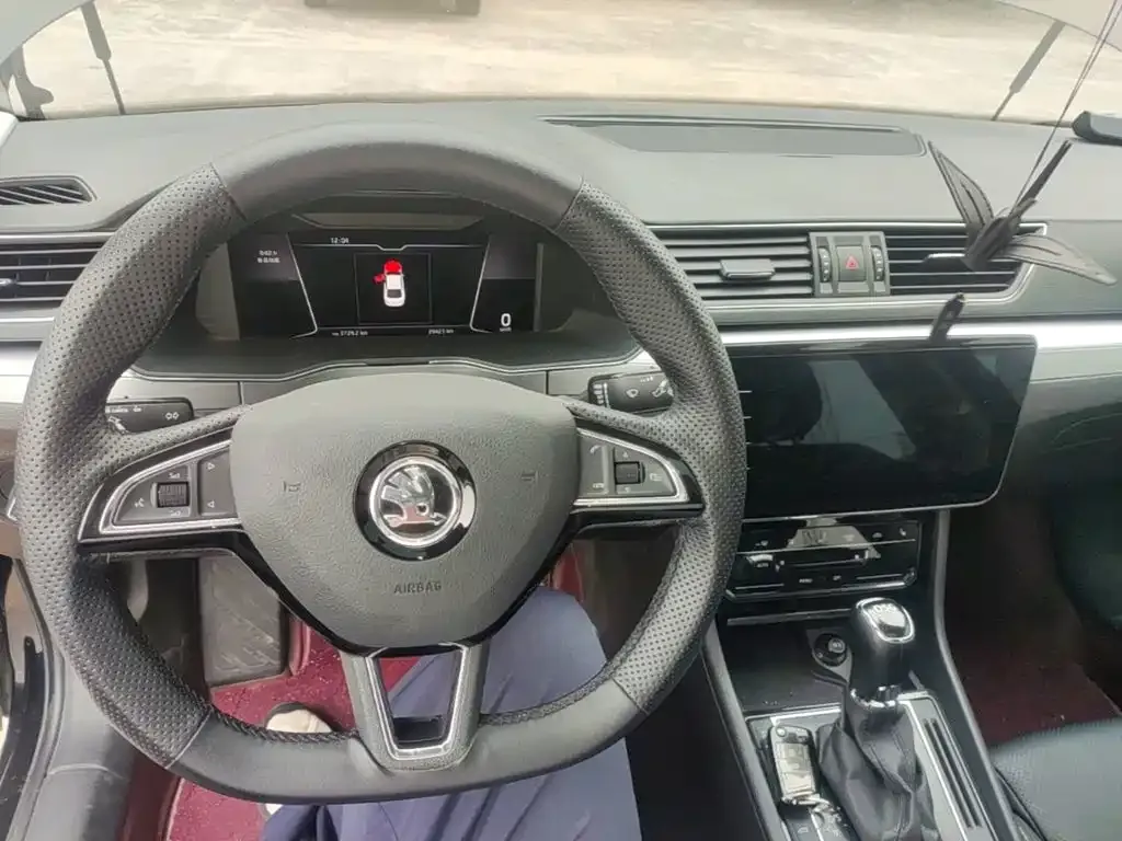 Skoda Superb — фото 7